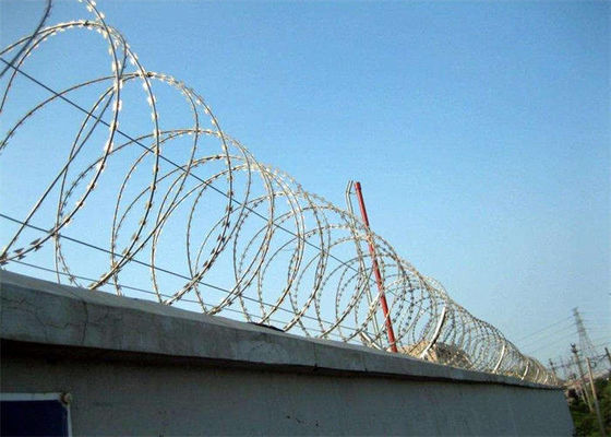 ทนทาน Concertina Razor Wire Single / Double Spiral Razor Wire Coil ราซอร์ไดร์ลวดลวดลวด