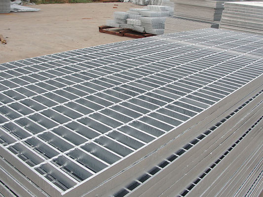 Hot Dip สแตนเลสเหล็กกระปุก 32x4mm 30x100mm การระบายน้ํา สแตนเลสเหล็กกระปุก Bar Grating